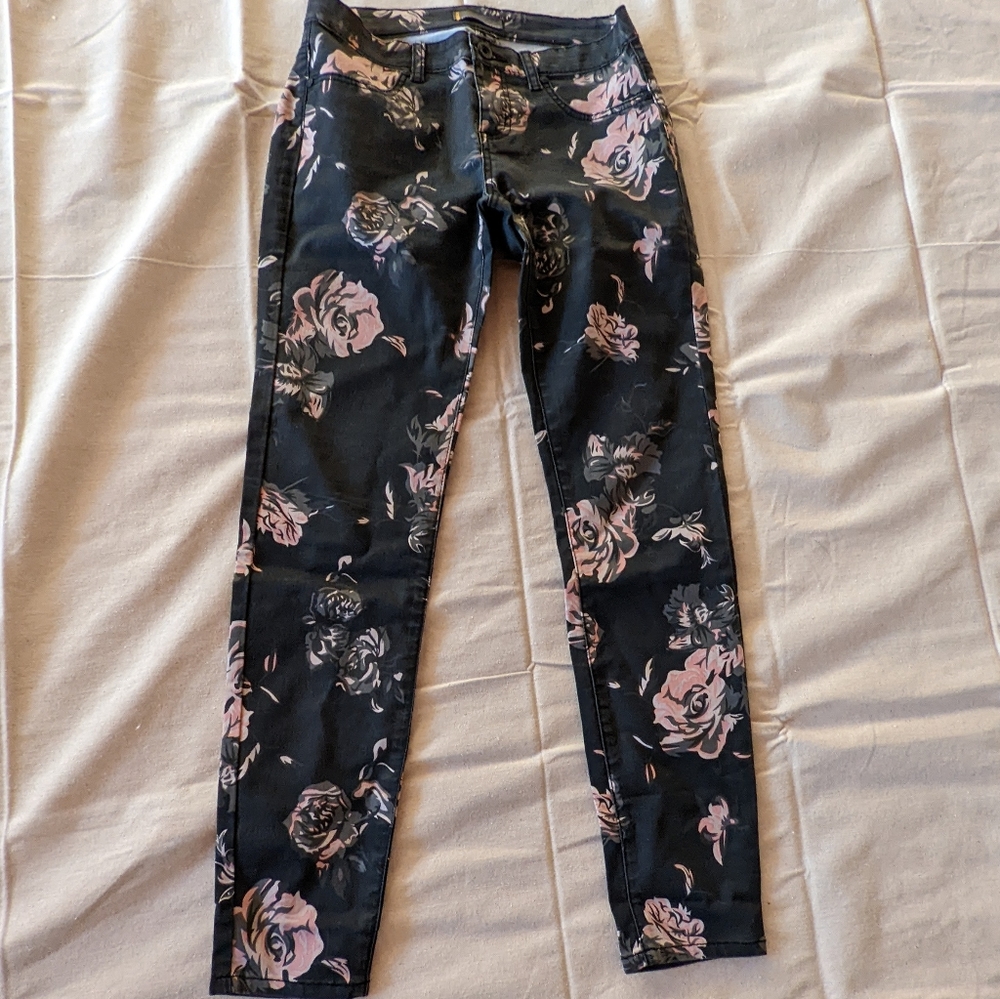 iJeans by Buffalo Skinny Pants, Size 6, Black w/Pink Roses